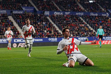 Sergio Camello, LaLiga EA SPORTS maçında gol attıktan sonra El Sadar 'daki Osasuna ve Rayo Vallecano takımları arasında kutlama yaparken görüldü (Maciej Rogowski)