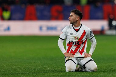 Adrian Embarba, LaLiga EA SPORTS maçı sırasında Osasuna ve Rayo Vallecano takımları arasında El Sadar 'da görüldü (Maciej Rogowski)