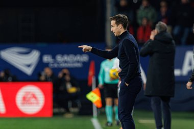 Inigo Perez, LaLiga EA SPORTS maçı sırasında El Sadar 'da CA Osasuna ve Rayo Vallecano takımları arasında görüldü (Maciej Rogowski)