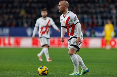 Isi Palazon, El Sadar 'daki CA Osasuna ve Rayo Vallecano takımları arasında oynanan LaLiga EA SPORTS maçı sırasında görüldü (Maciej Rogowski)