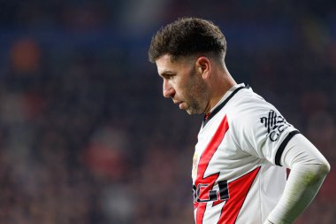 Adrian Embarba, LaLiga EA SPORTS maçı sırasında Osasuna ve Rayo Vallecano takımları arasında El Sadar 'da görüldü (Maciej Rogowski)