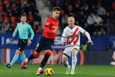 Lucas Torro, LaLiga EA SPORTS maçı sırasında Osasuna ve Rayo Vallecano takımları arasında El Sadar 'da görüldü (Maciej Rogowski)