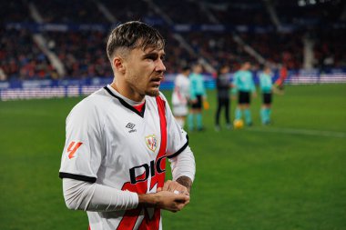 Andrei Ratiu, LaLiga EA Spor Maçı sırasında Osasuna ve Rayo Vallecano takımları arasında El Sadar 'da görüldü (Maciej Rogowski)