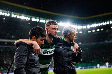 Sporting CP ve Bologna FC (Maciej Rogowski) takımları arasında oynanan UEFA Şampiyonlar Ligi maçında sağlık personeliyle Zeno Tartışma)