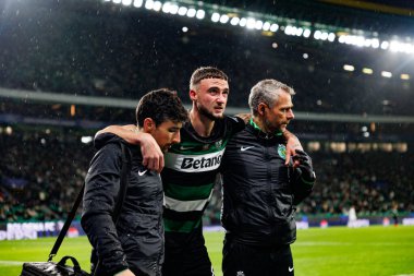 Sporting CP ve Bologna FC (Maciej Rogowski) takımları arasında oynanan UEFA Şampiyonlar Ligi maçında sağlık personeliyle Zeno Tartışma)