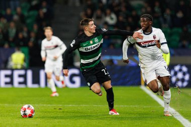 Ivan Fresneda ve Samuel Iling Junior UEFA Şampiyonlar Ligi maçında Sporting CP ve Bologna FC (Maciej Rogowski)