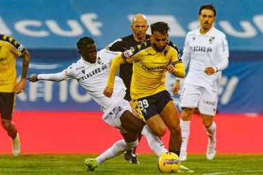 Vando Felix ve Rafik Guitane, Liga Portekiz maçı sırasında Estoril Praia ve Vitoria SC takımları arasında Estadio Antonio Coimbra da Mota (Maciej Rogowski)