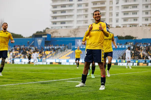 Joao Carvalho, Liga Portekiz maçında GD Estoril Praia ve Vitoria SC takımları arasında attığı gol sonrasında Estadio Antonio Coimbra da Mota 'da (Maciej Rogowski)