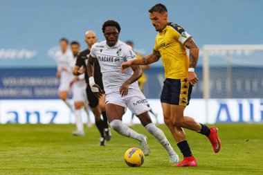 Dieu-Merci Michel ve Pedro Alvaro Liga Portekiz maçı sırasında Estoril Praia ve Vitoria SC takımları arasında Estadio Antonio Coimbra da Mota (Maciej Rogowski)
