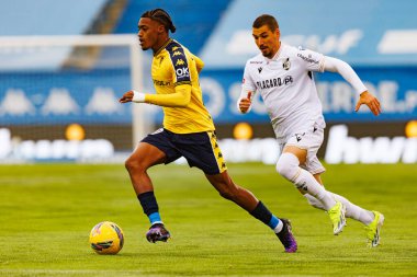 Joao Mendes ve Wagner Pina Liga Portekiz maçı sırasında Estoril Praia ve Vitoria SC takımları arasında Estadio Antonio Coimbra da Mota (Maciej Rogowski)