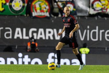 Fredrik Aursnes, Liga Portekiz maçı sırasında Estrela Amadora ve SL Benfica takımları arasında Estadio Jose Gomes 'de (Maciej Rogowski)