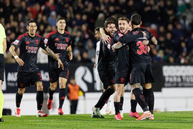 SL Benfica oyuncuları Liga Portekiz maçında Estrela Amadora ve SL Benfica takımları arasında Estadio Jose Gomes (Maciej Rogowski)