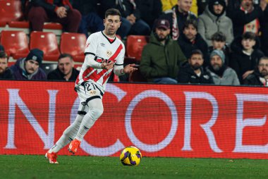 Adrian Embarba, Estadio de Vallecas 'ta Rayo Vallecano ve Real Valladolid CF takımları arasında LaLiga EA SPORTS maçı sırasında görüldü (Maciej Rogowski)
