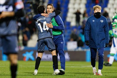 Sergio Camello ve Oscar Trejo, LaLiga EA SPORTS maçı sırasında Estadio Municipal de Butarque takımları arasında görüldü (Maciej Rogowski)
