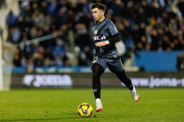 Adrian Embarba, Estadio Municipal de Butarque 'da CD Leganes ve Rayo Vallecano takımları arasında LaLiga EA SPORTS maçı sırasında görüldü (Maciej Rogowski)