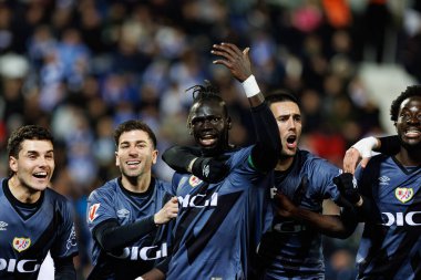 Rayo 'nun oyuncuları, LaLiga EA SPORTS maçında Estadio Municipal de Butarque' daki Rayo Vallecano ve Leganes takımları arasında Pathe Ismael Ciss 'ten gol üstüne gol atarken görüldü (Maciej Rogowski))