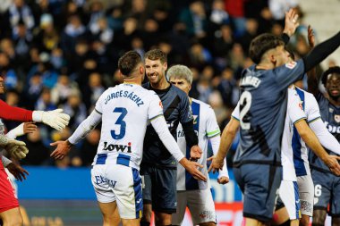 Jorge Saenz ve Florian Lejeune, Estadio Municipal de Butarque 'da (Maciej Rogowski) CD Leganes ve Rayo Vallecano takımları arasındaki maç sırasında görüldü (Maciej Rogowski)