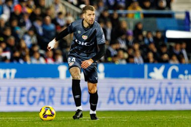 Florian Lejeune, Estadio Municipal de Butarque 'da CD Leganes ve Rayo Vallecano takımları arasında LaLiga EA SPORTS maçı sırasında görüldü (Maciej Rogowski)