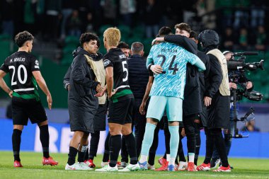 Sporcular UEFA Şampiyonlar Ligi maçında Sporting CP ve Borussia Dortmund (Maciej Rogowski) takımları arasında görüldü.)