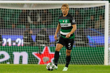 Hidemasa Morita UEFA Şampiyonlar Ligi maçında Sporting CP ve Borussia Dortmund (Maciej Rogowski) takımları arasında görüldü.)