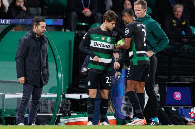 Daniel Braganca ve Matheus Reis, UEFA Şampiyonlar Ligi maçında Sporting CP ve Borussia Dortmund (Maciej Rogowski) takımları arasında görüldü.)