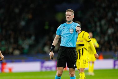 Espen Eskas, UEFA Şampiyonlar Ligi maçında Sporting CP ve Borussia Dortmund (Maciej Rogowski) takımları arasında görüldü.)