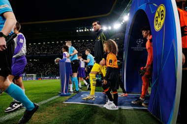 Emre Can, UEFA Şampiyonlar Ligi maçında Sporting CP ve Borussia Dortmund (Maciej Rogowski) takımları arasında görüldü.)