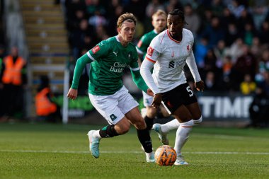 Callum Wright ve Isaac Mabaya FA Cup 4. Raundda Plymouth Argyle FC ve Liverpool FC takımları arasında Home Park Stadyumu 'nda (Maciej Rogowski)