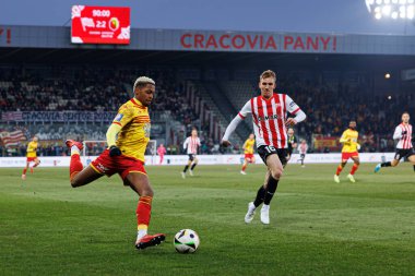 Edi Semedo ve Bartosz Biedrzycki, PKO BP Ekstraklasa maçında Krakovia ve Jagiellonia Bialystok takımları arasında Stadion Cracovii im 'de görüldü. Jozefa Pilsudskiego (Maciej Rogowski)