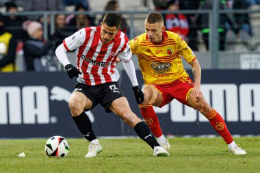 Martin Minchev ve Norbert Wojtuszek, PKO BP Ekstraklasa maçında Krakovia ve Jagiellonia Bialystok takımları arasında Stadion Cracovii im 'de görüldü. Jozefa Pilsudskiego (Maciej Rogowski)