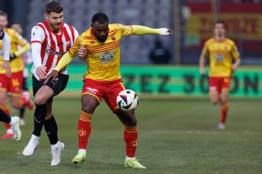 Afimico Pululu ve Arttu Hoskonen, PKO BP Ekstraklasa maçında Krakovia ve Jagiellonia Bialystok takımları arasında Stadion Cracovii im 'de görüldü. Jozefa Pilsudskiego (Maciej Rogowski)