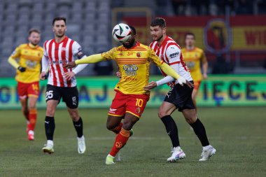 Afimico Pululu ve Arttu Hoskonen, PKO BP Ekstraklasa maçında Krakovia ve Jagiellonia Bialystok takımları arasında Stadion Cracovii im 'de görüldü. Jozefa Pilsudskiego (Maciej Rogowski)