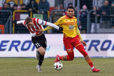 Mikkel Maigaard ve Lamine Diaby-Fadiga, PKO BP Ekstraklasa maçında Krakovia ve Jagiellonia Bialystok takımları arasında Stadion Cracovii im 'de görüldü. Jozefa Pilsudskiego (Maciej Rogowski)