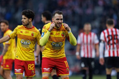 İsa İmaz, PKO BP Ekstraklasa maçında Stadion Cracovii im 'deki KS Krakovia ve Jagiellonia Bialystok takımları arasında attığı golü kutlarken görüldü. Jozefa Pilsudskiego (Maciej Rogowski)