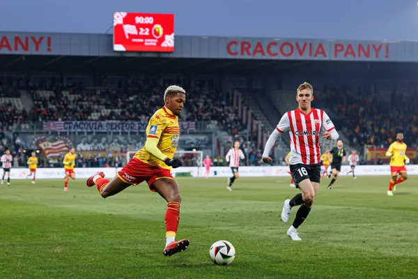 Edi Semedo ve Bartosz Biedrzycki, PKO BP Ekstraklasa maçında Krakovia ve Jagiellonia Bialystok takımları arasında Stadion Cracovii im 'de görüldü. Jozefa Pilsudskiego (Maciej Rogowski)
