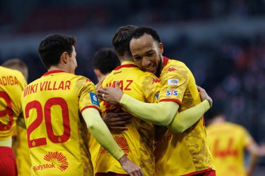 Jesus Imaz ve Enzo Ebosse, PKO BP Ekstraklasa maçında Stadion Cracovii im 'de KS Cracovia ve Jagiellonia Bialystok takımları arasında attıkları golü kutlarken görüldü. Jozefa Pilsudskiego (Maciej Rogowski)