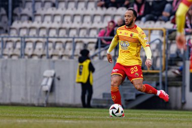 Enzo Ebosse PKO BP Ekstraklasa maçında Krakovia ve Jagiellonia Bialystok takımları arasında Stadion Cracovii im 'de görüldü. Jozefa Pilsudskiego (Maciej Rogowski)