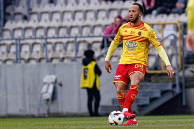 Enzo Ebosse PKO BP Ekstraklasa maçında Krakovia ve Jagiellonia Bialystok takımları arasında Stadion Cracovii im 'de görüldü. Jozefa Pilsudskiego (Maciej Rogowski)