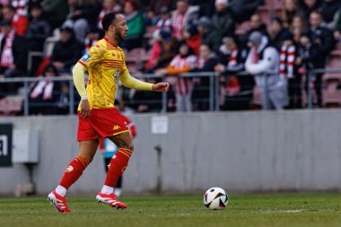 Enzo Ebosse PKO BP Ekstraklasa maçında Krakovia ve Jagiellonia Bialystok takımları arasında Stadion Cracovii im 'de görüldü. Jozefa Pilsudskiego (Maciej Rogowski)