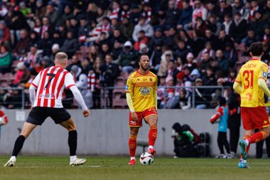 Enzo Ebosse PKO BP Ekstraklasa maçında Krakovia ve Jagiellonia Bialystok takımları arasında Stadion Cracovii im 'de görüldü. Jozefa Pilsudskiego (Maciej Rogowski)