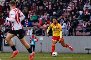 Enzo Ebosse PKO BP Ekstraklasa maçında Krakovia ve Jagiellonia Bialystok takımları arasında Stadion Cracovii im 'de görüldü. Jozefa Pilsudskiego (Maciej Rogowski)