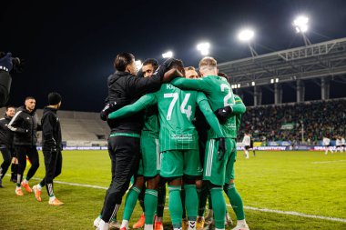 Radomiak oyuncuları, PKO BP Ekstraklasa maçında Stadion Miejski im 'deki Radomiak Radom ve Legia Warszawa takımları arasında oynanan PKO BP Ekstraklasa maçında Saad Agouzoul' dan gol üstüne gol atarken görüldü. Braci Czachorow (Maciej Rogowski)