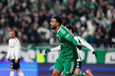 Saad Agouzoul, Stadyum 'daki Radomiak Radom ve Legia Warszawa takımları arasında oynanan PKO BP Ekstraklasa maçında attığı golü kutlarken görülüyor. Braci Czachorow (Maciej Rogowski)