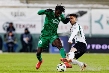 Ruben Vinagre ve Abdoul Tapsoba, PKO BP Ekstraklasa maçında Radomiak Radom ve Legia Warszawa takımları arasında Stadion Miejski im 'de görüldü. Braci Czachorow (Maciej Rogowski)