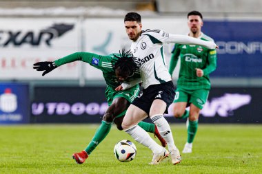 Ruben Vinagre ve Abdoul Tapsoba, PKO BP Ekstraklasa maçında Radomiak Radom ve Legia Warszawa takımları arasında Stadion Miejski im 'de görüldü. Braci Czachorow (Maciej Rogowski)