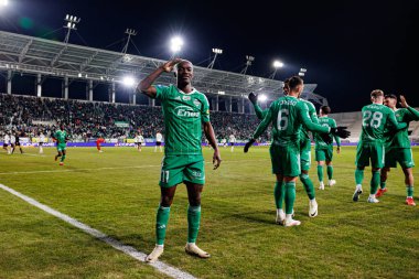 Capita Osvaldo Pedro Capemba, Stadyum 'daki Radomiak Radom ve Legia Warszawa takımları arasında oynanan PKO BP Ekstraklasa maçında gol üstüne gol atarken görüldü. Braci Czachorow (Maciej Rogowski)