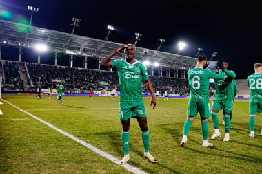 Capita Osvaldo Pedro Capemba, Stadyum 'daki Radomiak Radom ve Legia Warszawa takımları arasında oynanan PKO BP Ekstraklasa maçında gol üstüne gol atarken görüldü. Braci Czachorow (Maciej Rogowski)