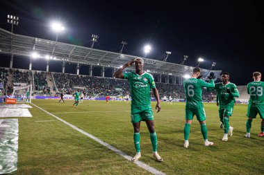 Capita Osvaldo Pedro Capemba, Stadyum 'daki Radomiak Radom ve Legia Warszawa takımları arasında oynanan PKO BP Ekstraklasa maçında gol üstüne gol atarken görüldü. Braci Czachorow (Maciej Rogowski)