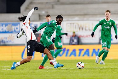 Maximilian Oyedele ve Abdoul Tapsoba, Stadyum 'da Radomiak Radom ve Legia Warszawa takımları arasında oynanan PKO BP Ekstraklasa maçı sırasında görüldü. Braci Czachorow (Maciej Rogowski)