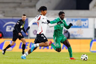 Maximilian Oyedele ve Abdoul Tapsoba, Stadyum 'da Radomiak Radom ve Legia Warszawa takımları arasında oynanan PKO BP Ekstraklasa maçı sırasında görüldü. Braci Czachorow (Maciej Rogowski)